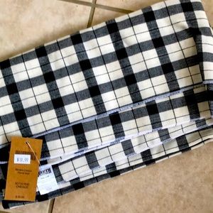Large b&w plaid scarf/wrap. Approx 4’x5’
